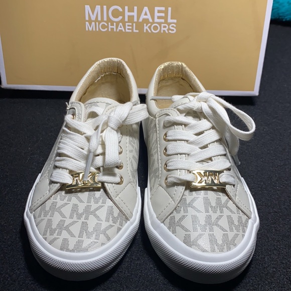 Michael Kors girl's shoes - Picture 2 of 4